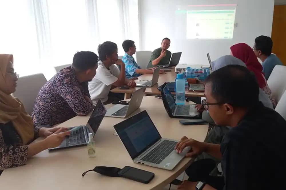 Koordinasi Awal dan Peluncuran Aplikasi SIMLOGKES (Sistem Informasi Logistik Kesehatan)