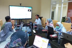 Koordinasi Lanjutan Pengembangan Aplikasi Sistem Informasi Manajemen Laboratorium